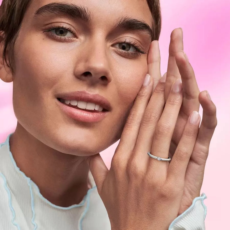 Anello Pietre Luminose & Smalto Bianco Pandora ME - Gioielleria Fondente