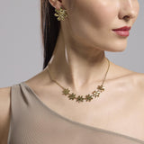 Orecchini dorati con fiore effetto martellato Style 16