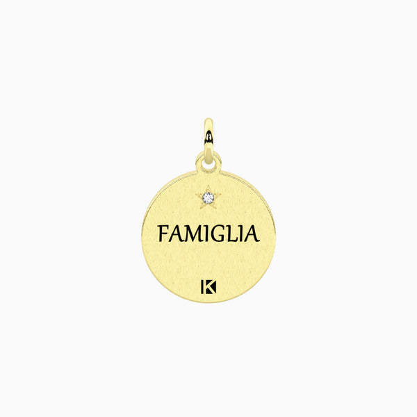 Ciondolo dorato con frase sulla famiglia Famiglia | storia magica