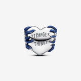 Stranger Things, Cuore che si illumina al buio