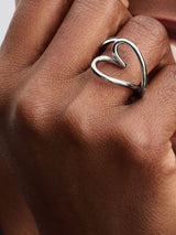 Anello Cuore Linea Sinuosa