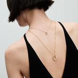 Collana Cerchio Linea Sinuosa con Perla d'Acqua Dolce Coltivata e Pavè