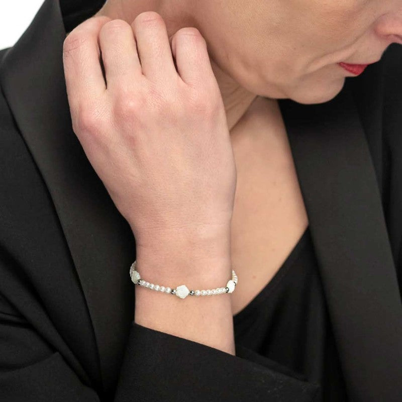 Bracciale perle con rosa in madreperla