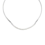 Collana centrale con perle e elementi semi rigidi tubolari twisted