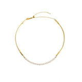 Collana centrale con perle e elementi semi rigidi tubolari twisted