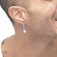 Orecchino a cerchio ovale con perla pendente