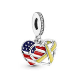 799649c01 Charm pendente doppio Cuore bandiera e nastro commemorativo