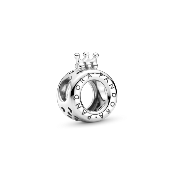 799036c00 Charm Pandora con logo e O coronata
