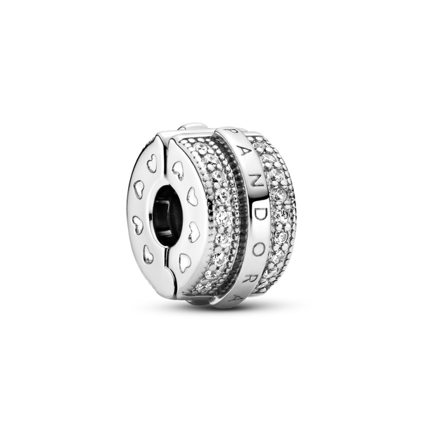799042c01 Clip con logo e pavè scintillante